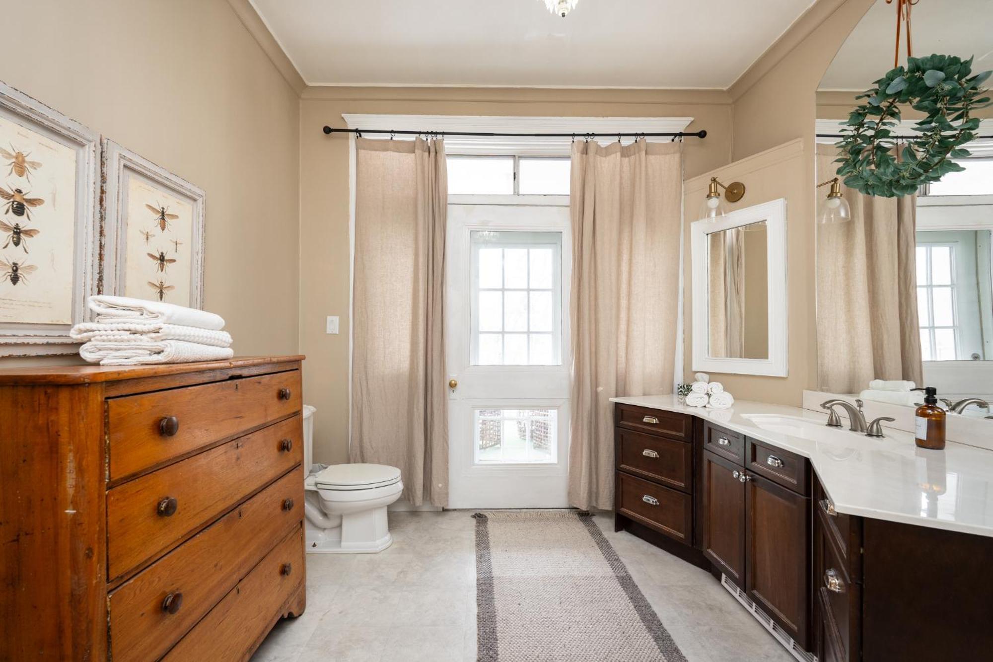 No. 5 East Bed & Breakfast Winnipeg Bagian luar foto